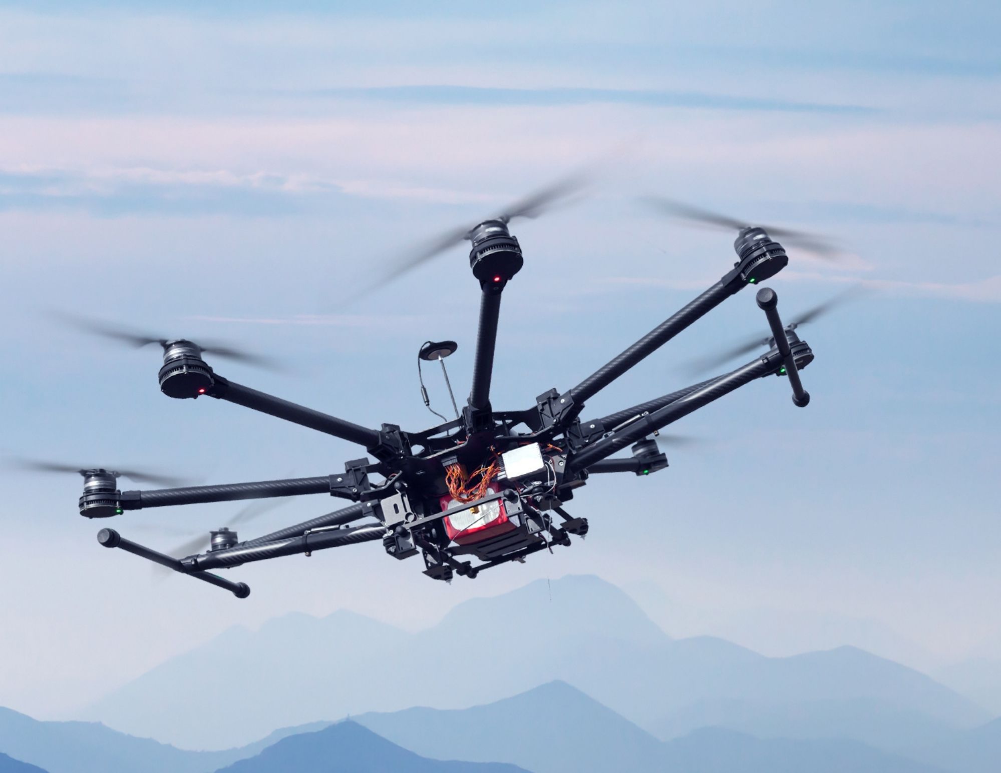 Avances en inteligencia artificial aplicada a UAV impulsan una nueva generación de drones octacópteros